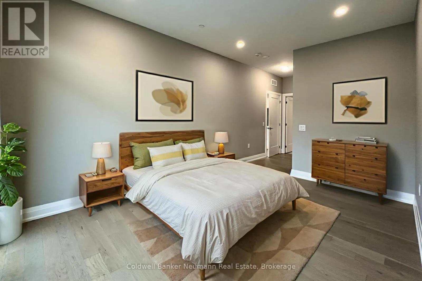 209 - 71 WYNDHAM STREET S, #209