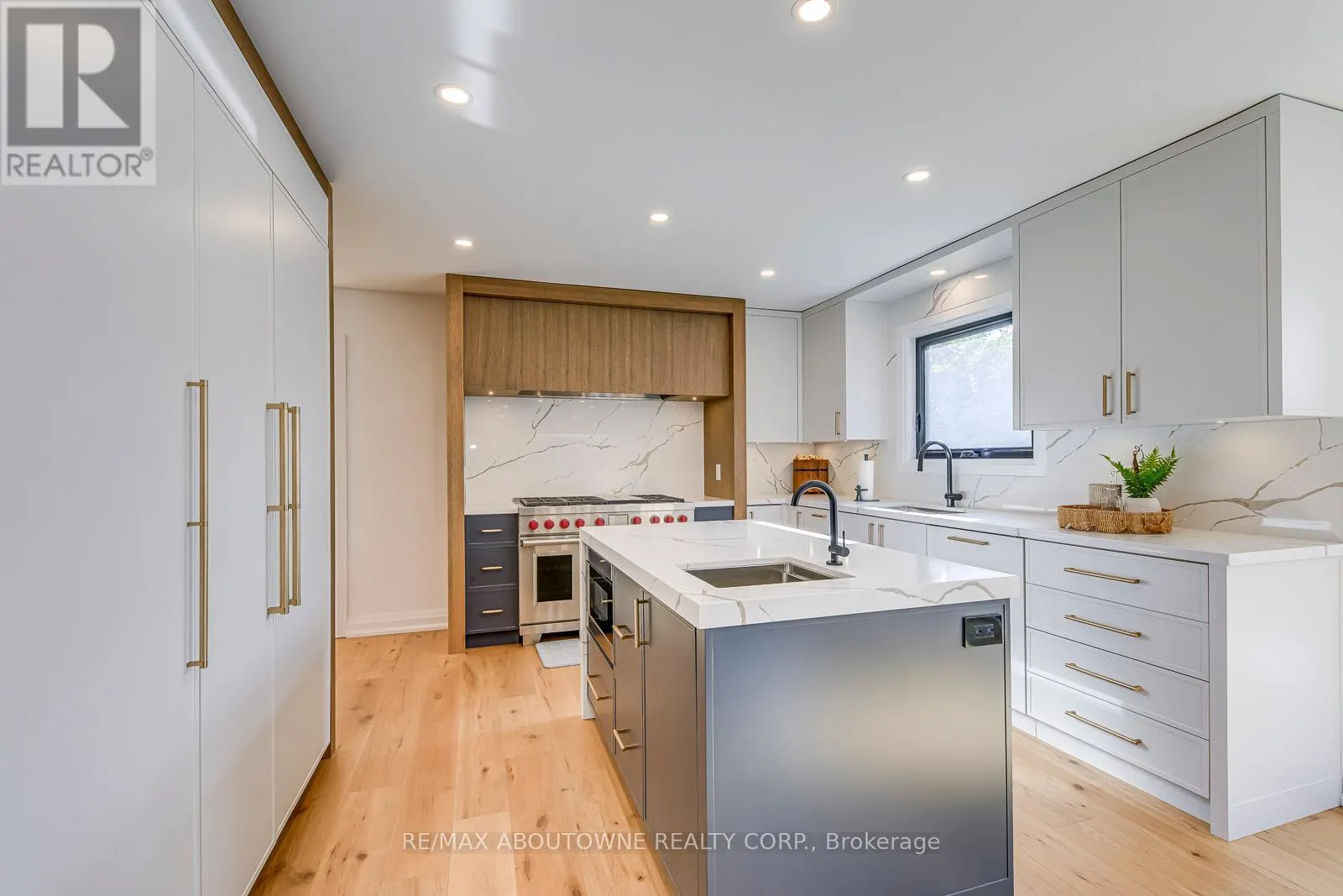 54 DEERVIEW AVENUE