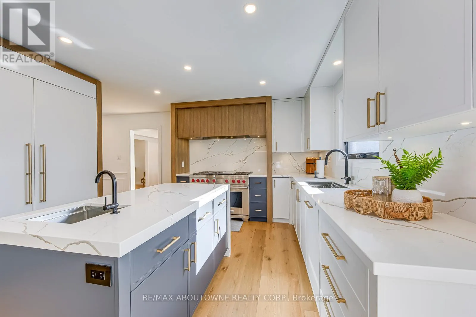 54 DEERVIEW AVENUE