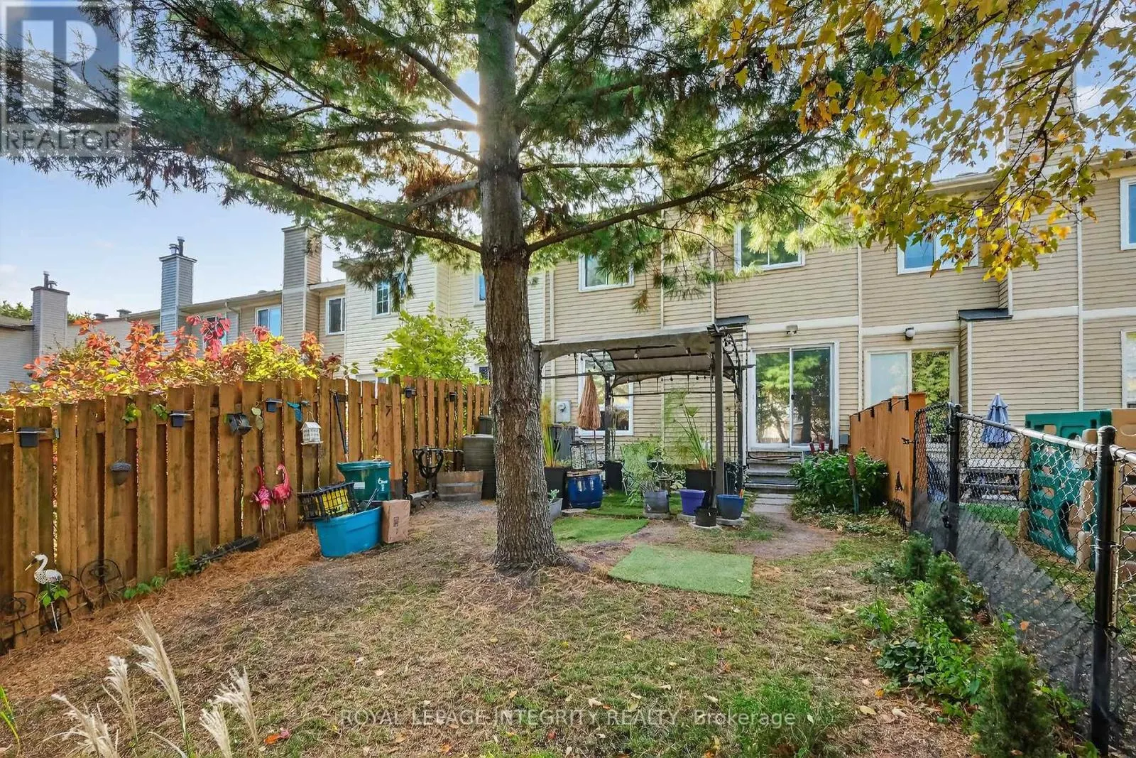40 SHADETREE CRESCENT