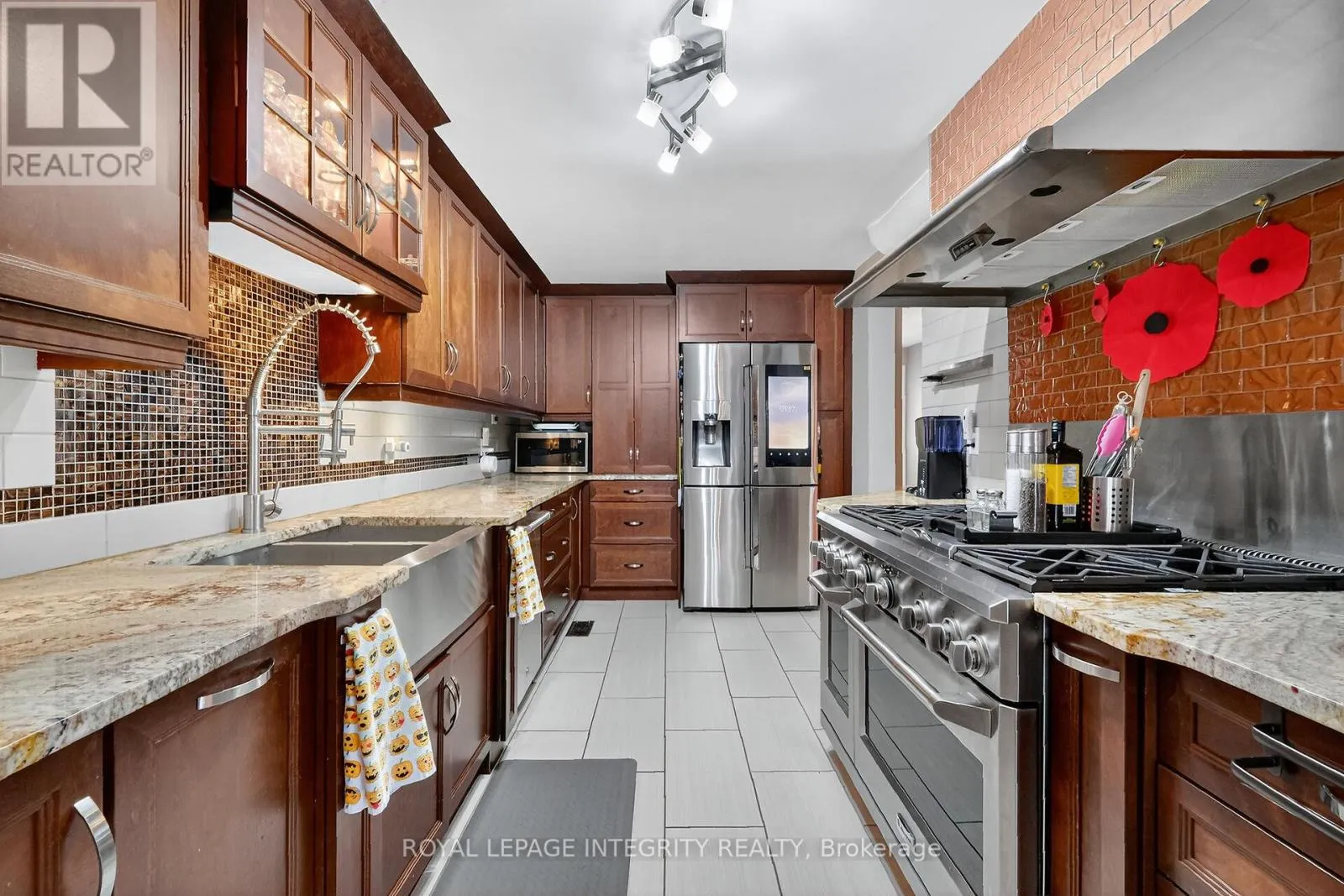 40 SHADETREE CRESCENT