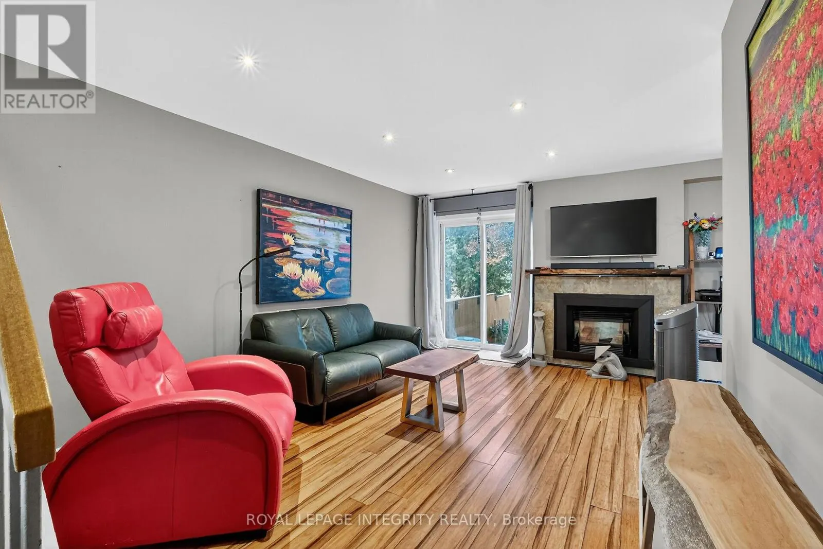 40 SHADETREE CRESCENT