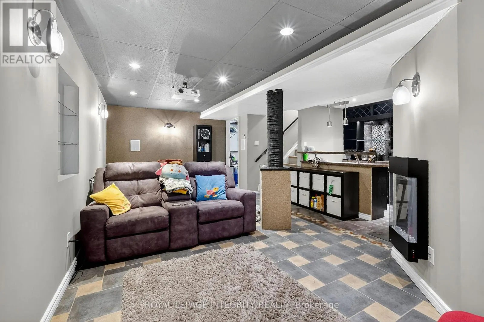 40 SHADETREE CRESCENT