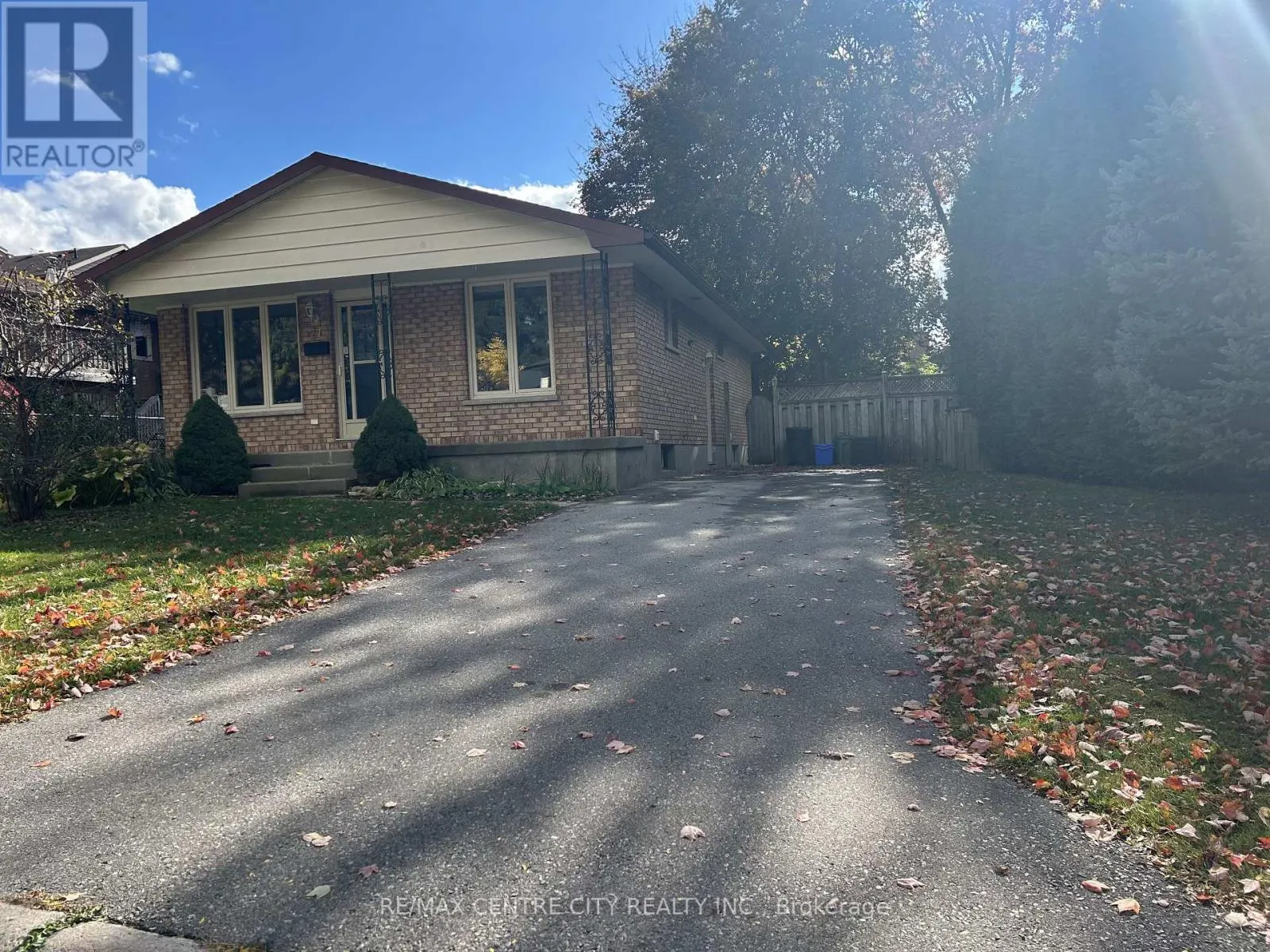 27 GATINEAU CRESCENT