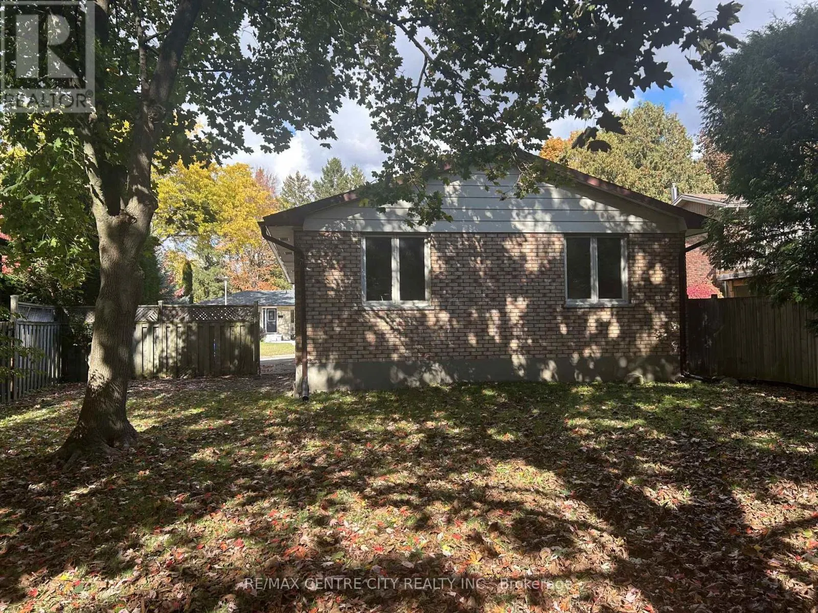 27 GATINEAU CRESCENT