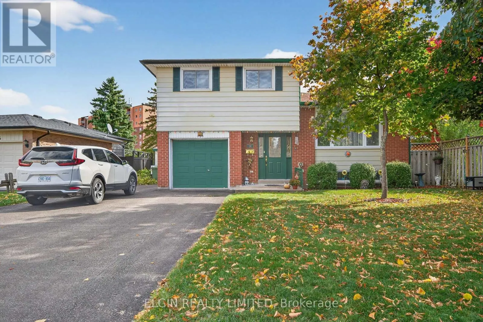 14 STIRLING CRESCENT