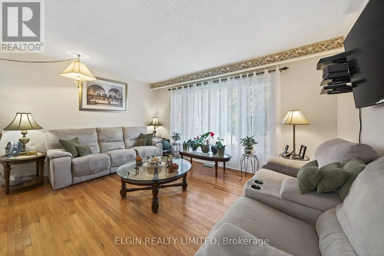 14 STIRLING CRESCENT