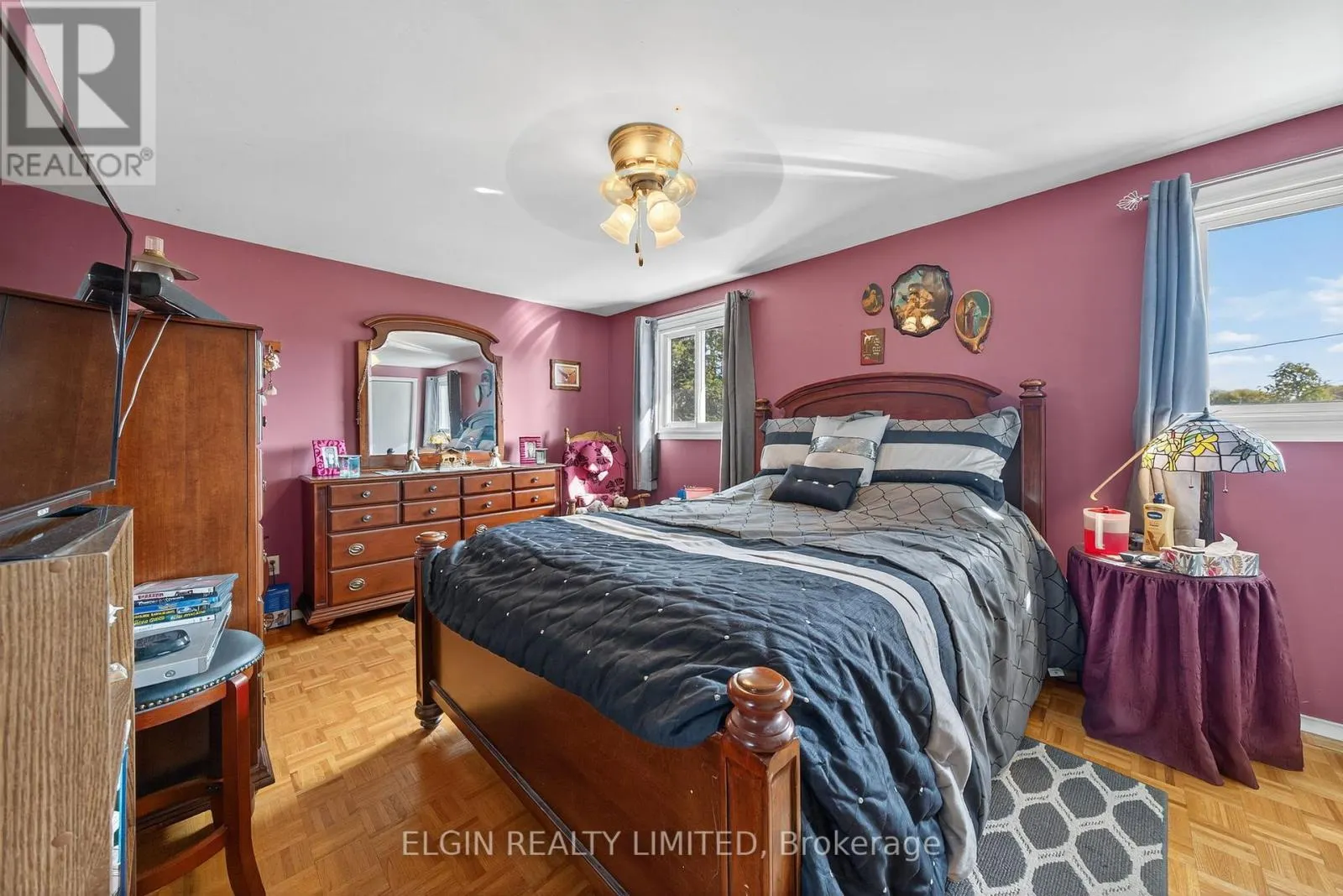 14 STIRLING CRESCENT