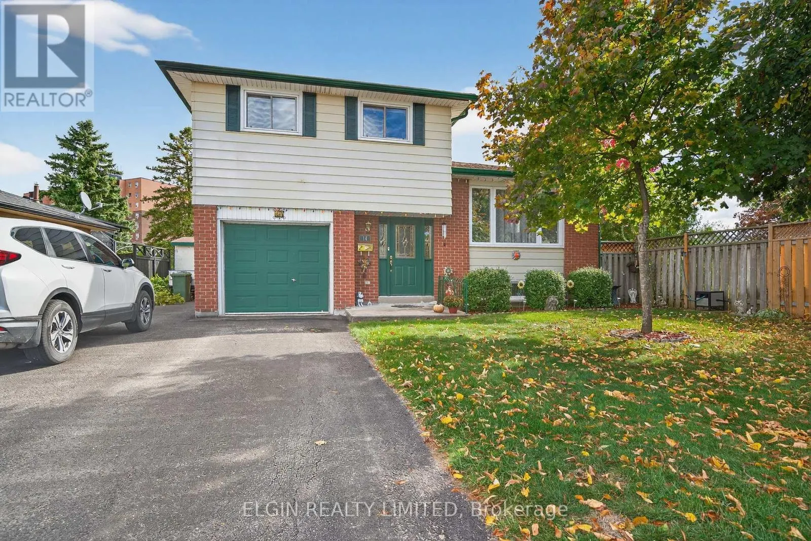 14 STIRLING CRESCENT
