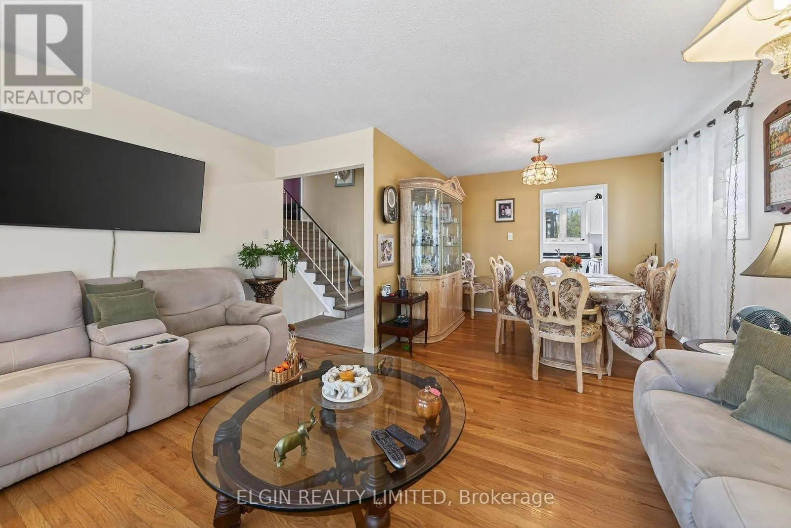 14 STIRLING CRESCENT