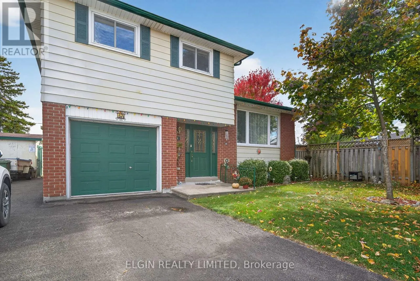 14 STIRLING CRESCENT