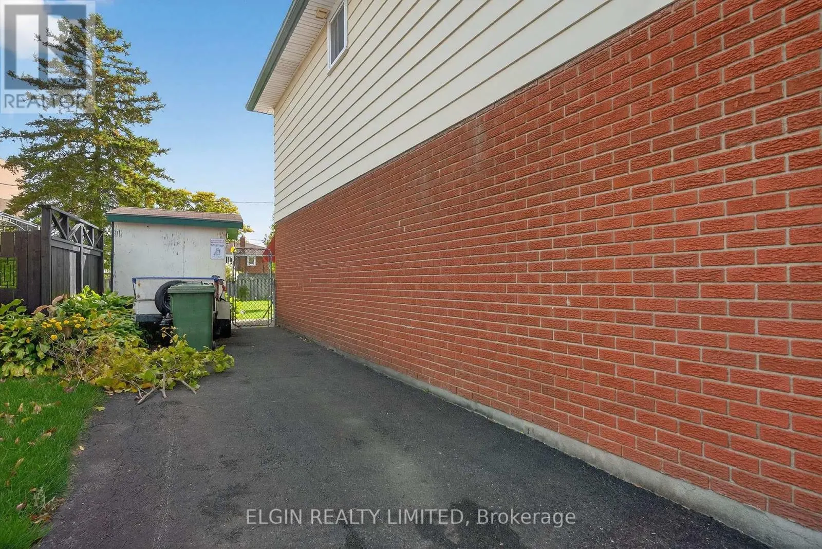 14 STIRLING CRESCENT