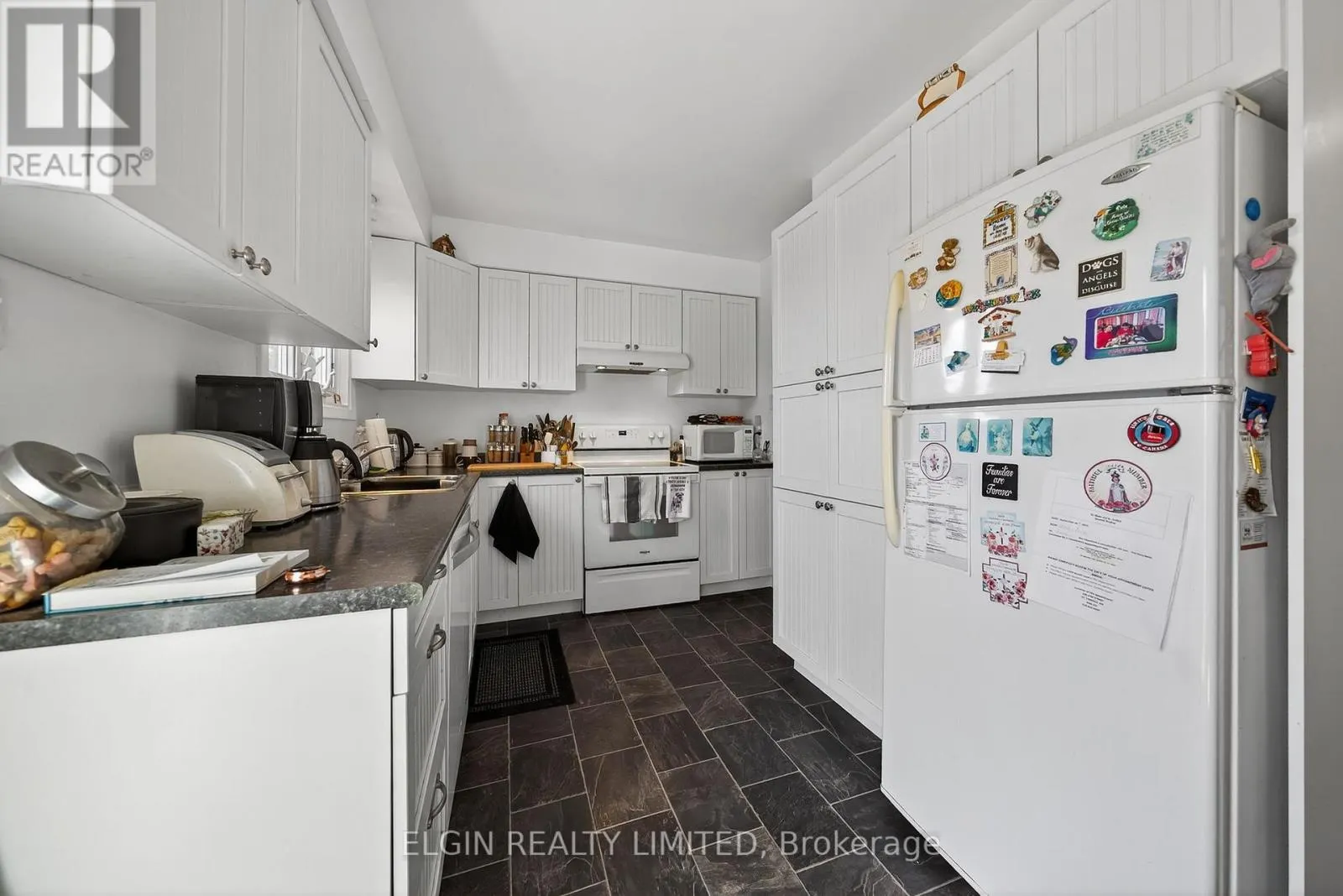 14 STIRLING CRESCENT
