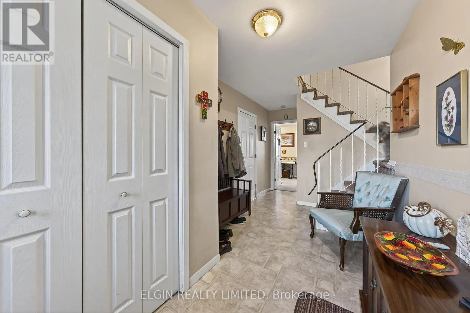 14 STIRLING CRESCENT
