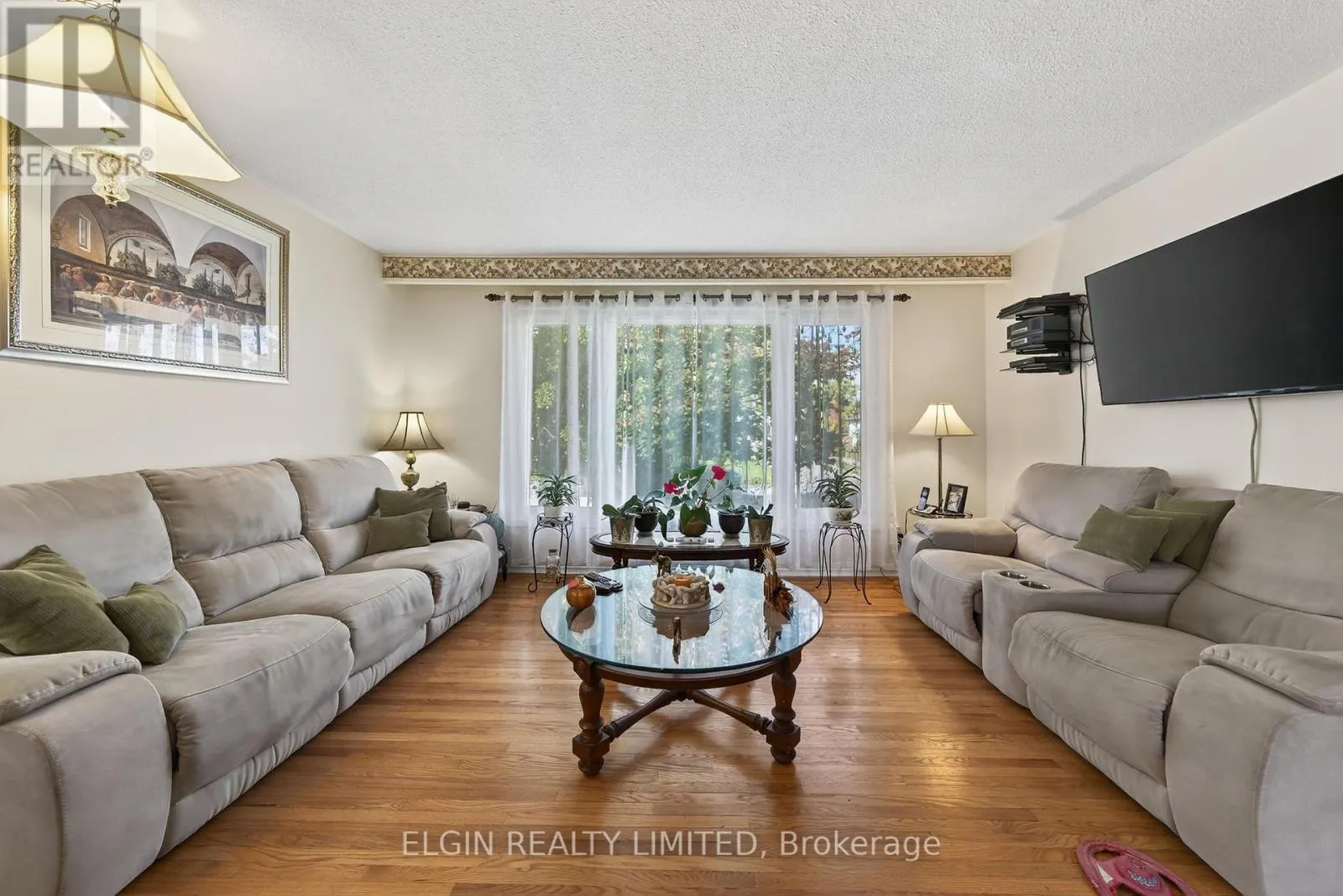 14 STIRLING CRESCENT