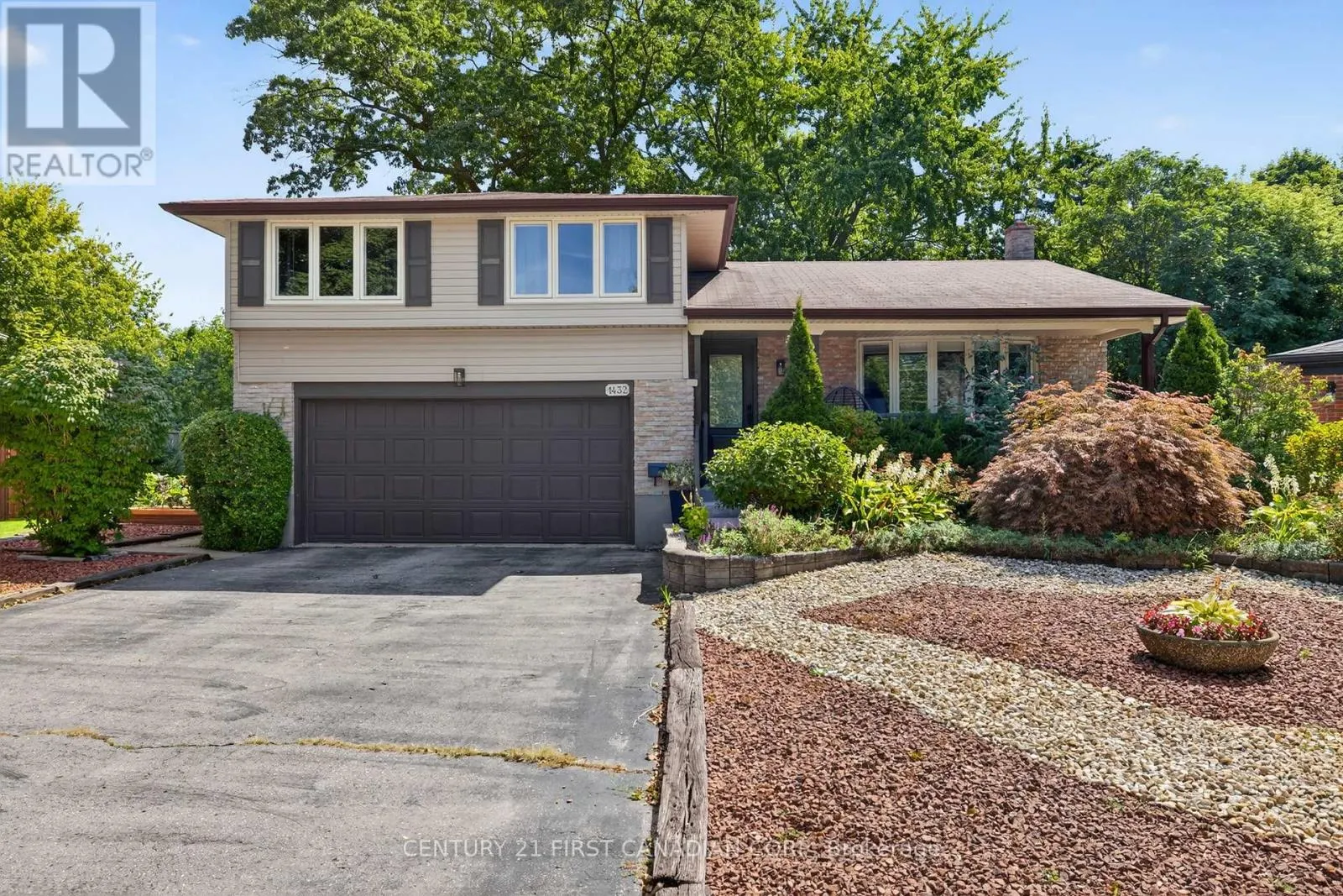 1432 NORMAN PLACE