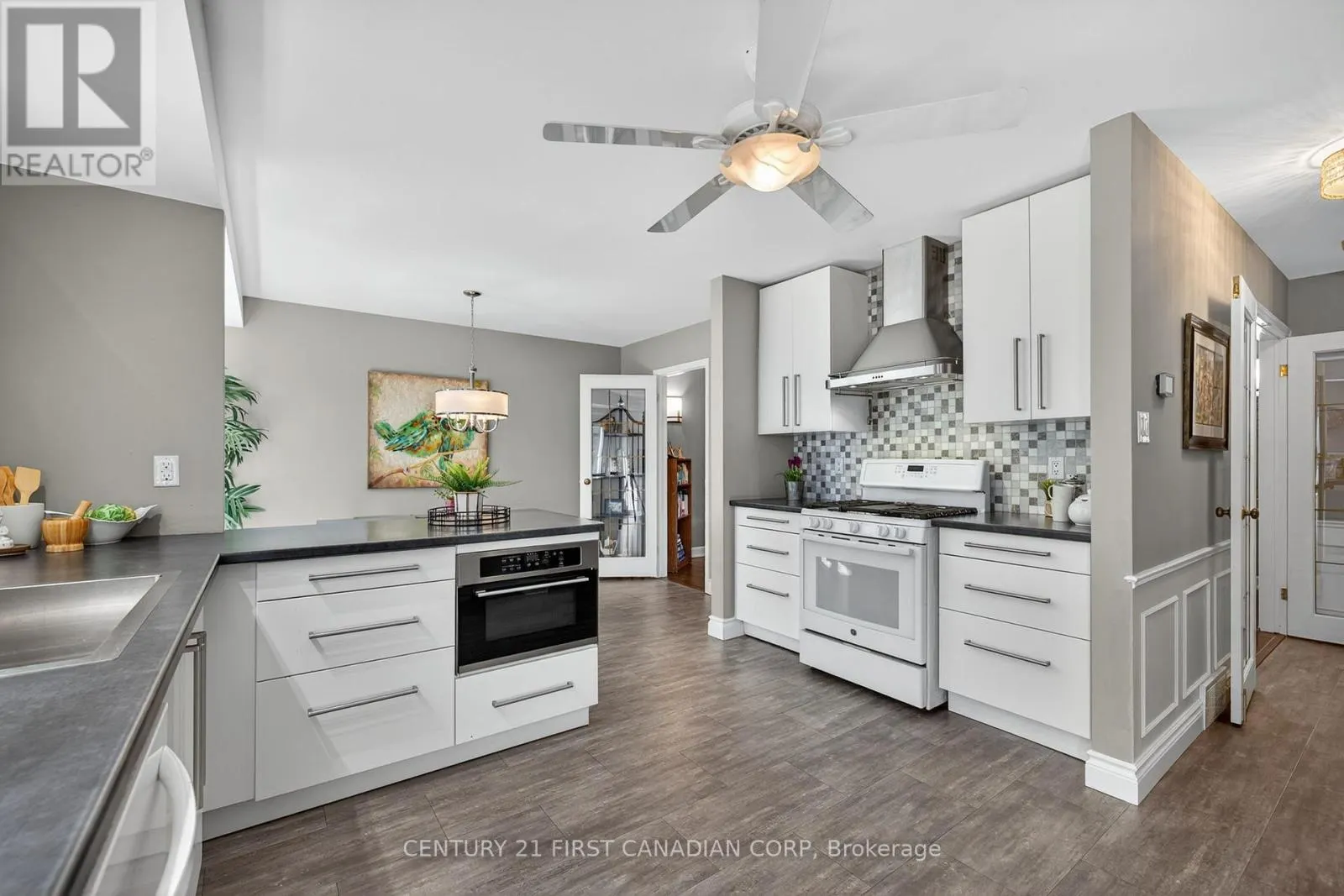 1432 NORMAN PLACE