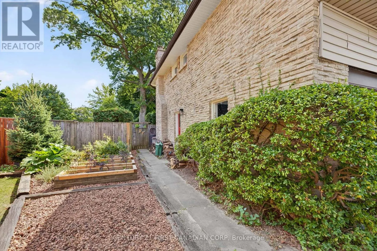 1432 NORMAN PLACE