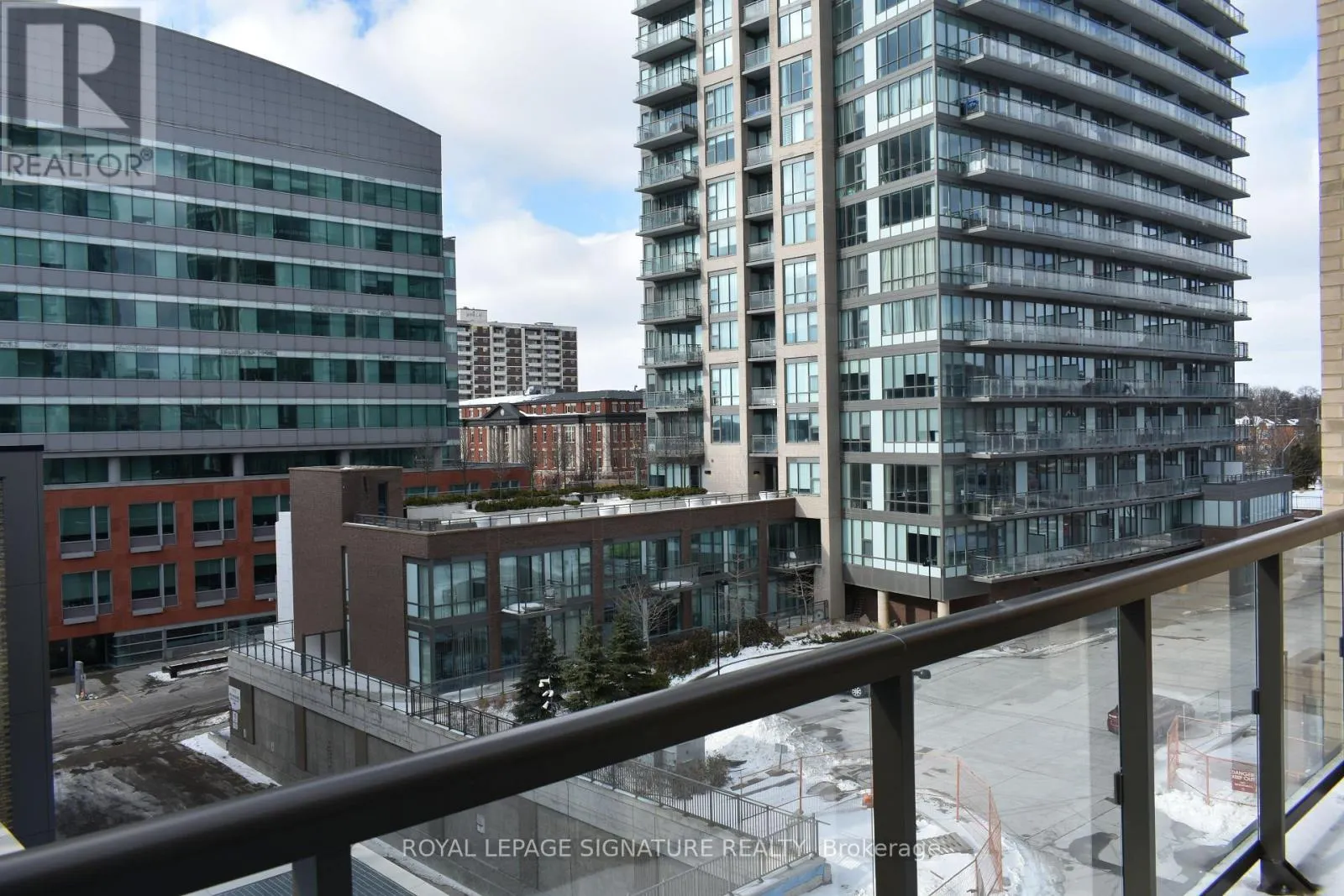 434 - 55 DUKE STREET W