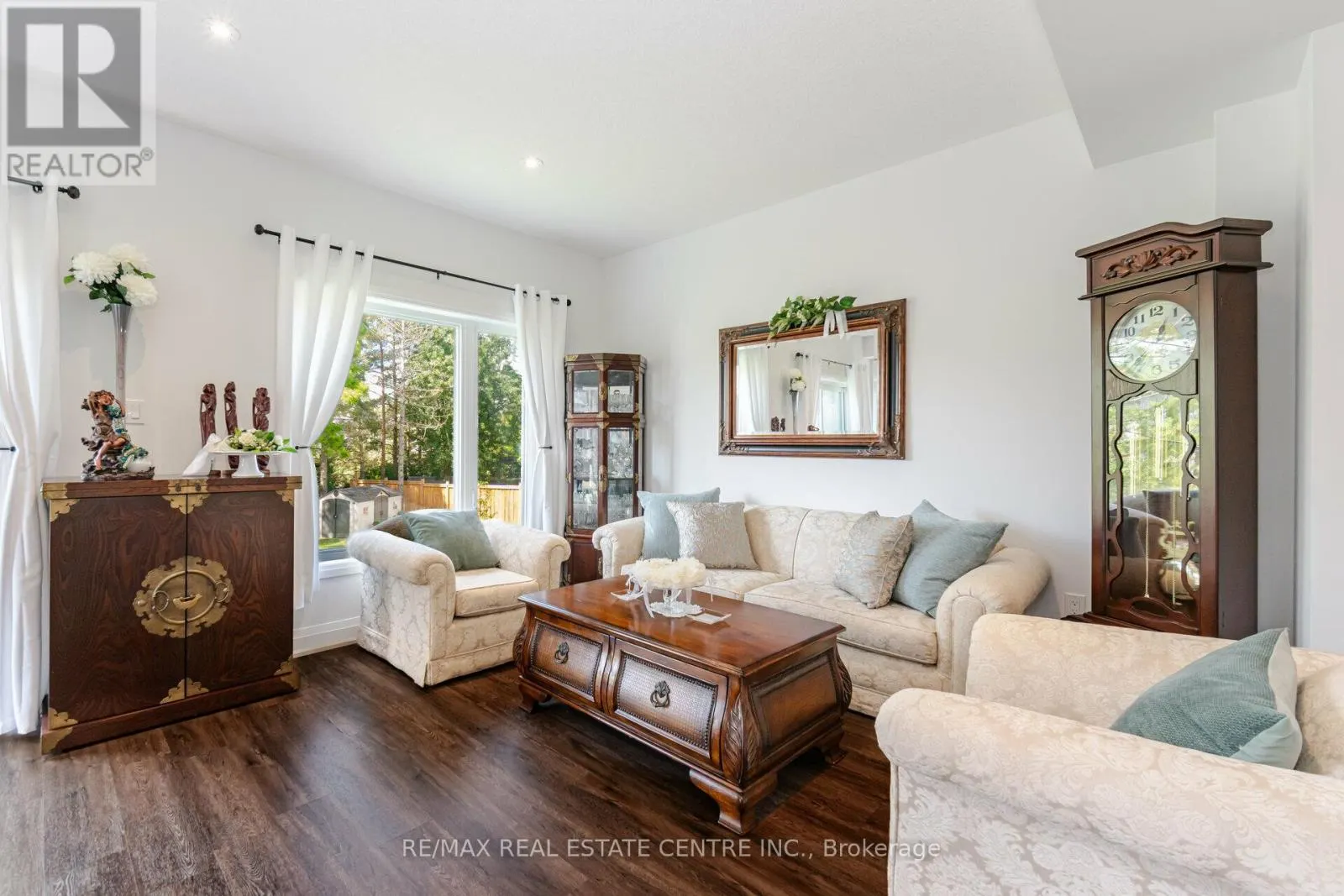 43 FERRIS CIRCLE