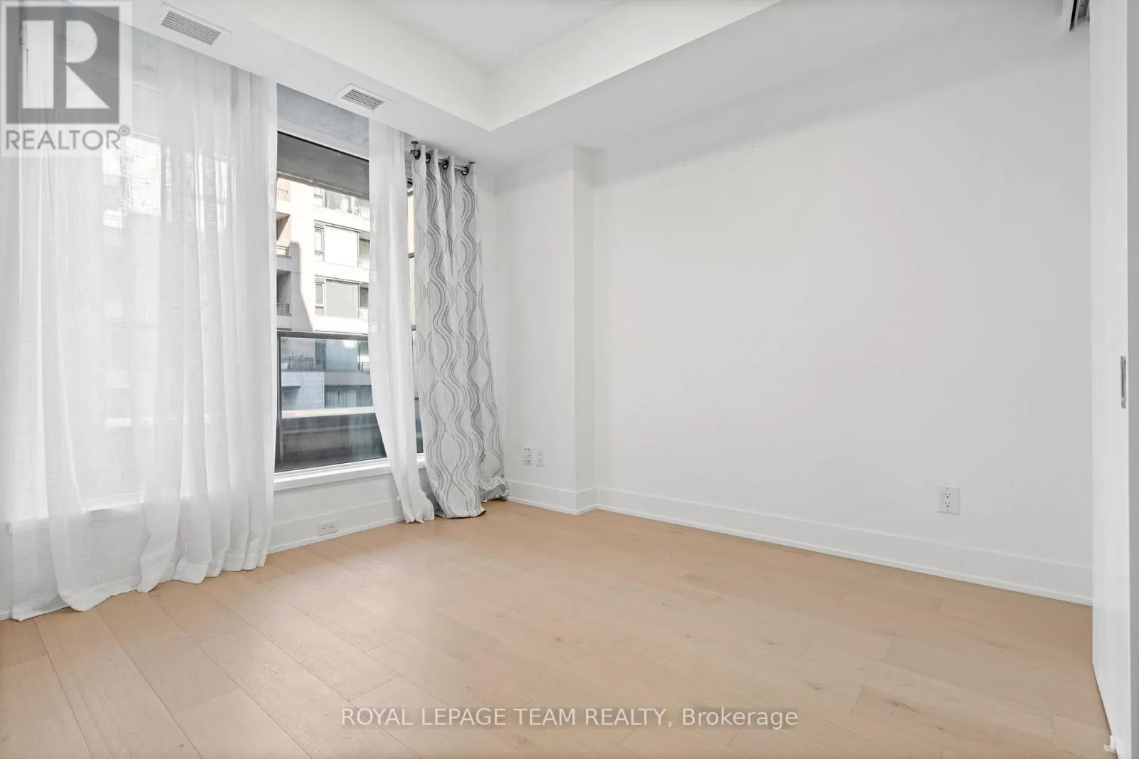 207 - 108 RICHMOND ROAD
