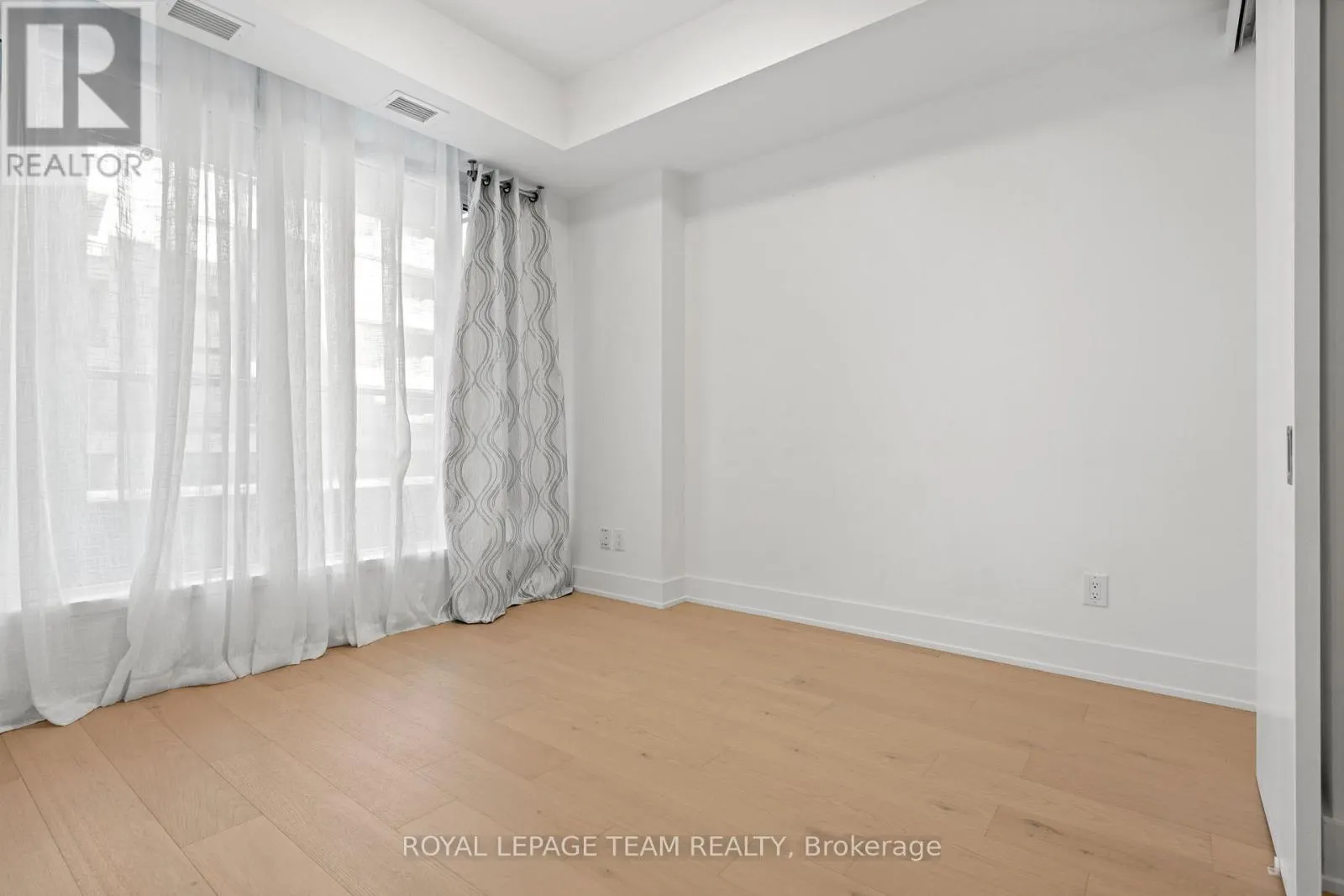 207 - 108 RICHMOND ROAD