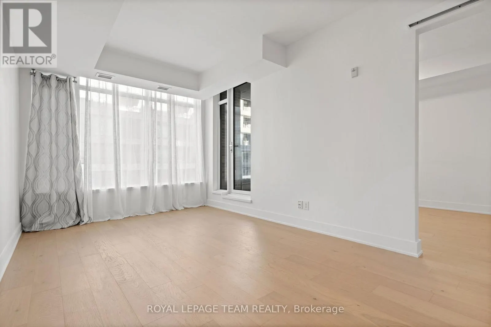 207 - 108 RICHMOND ROAD