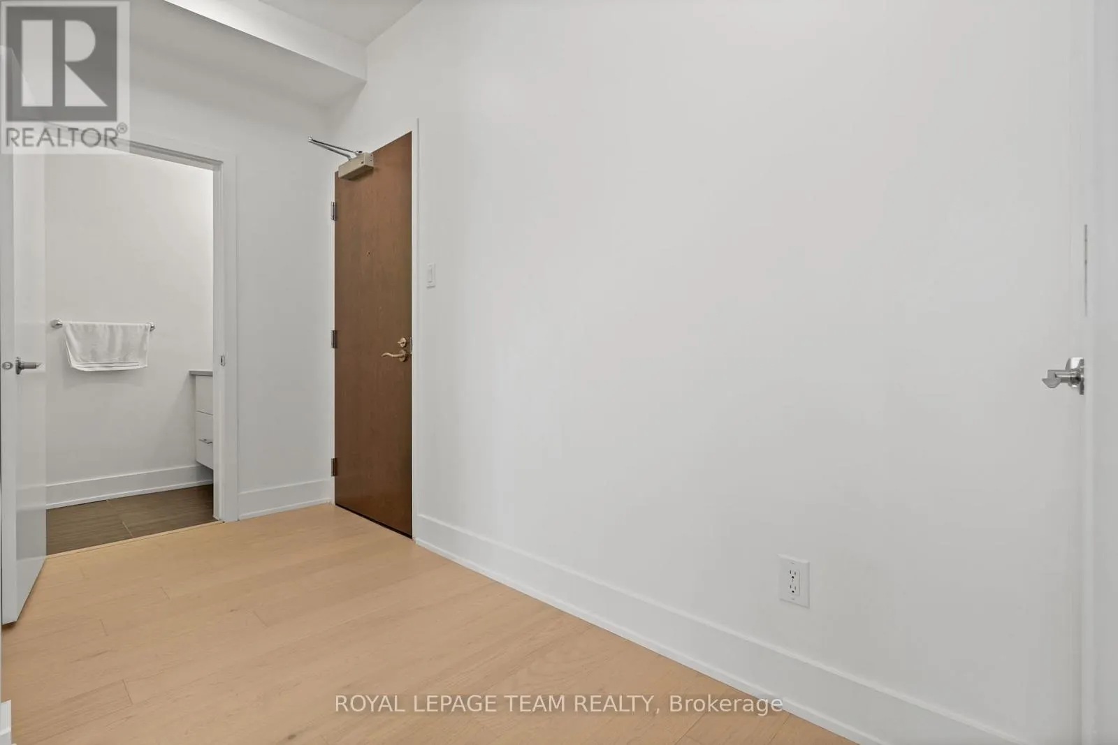 207 - 108 RICHMOND ROAD