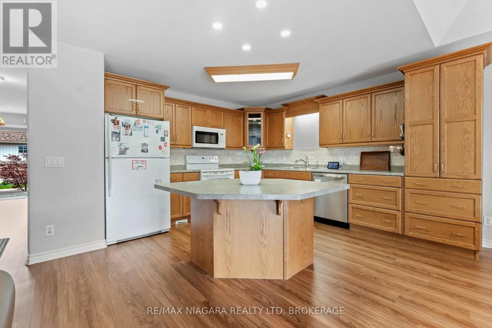 4 - 3730 DISHER STREET, #4