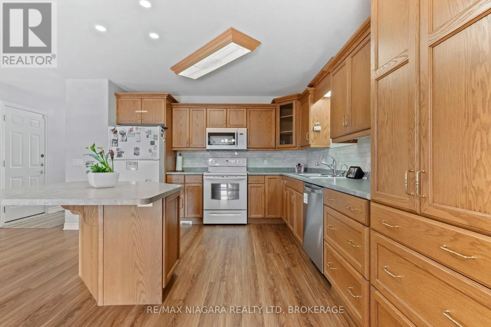4 - 3730 DISHER STREET, #4