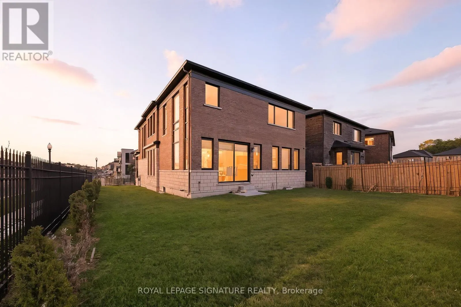 984 CENTENNIAL COURT
