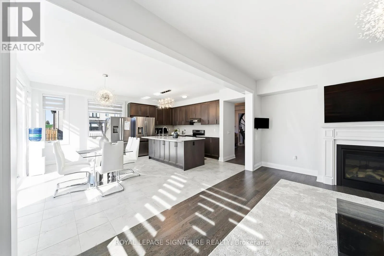984 CENTENNIAL COURT