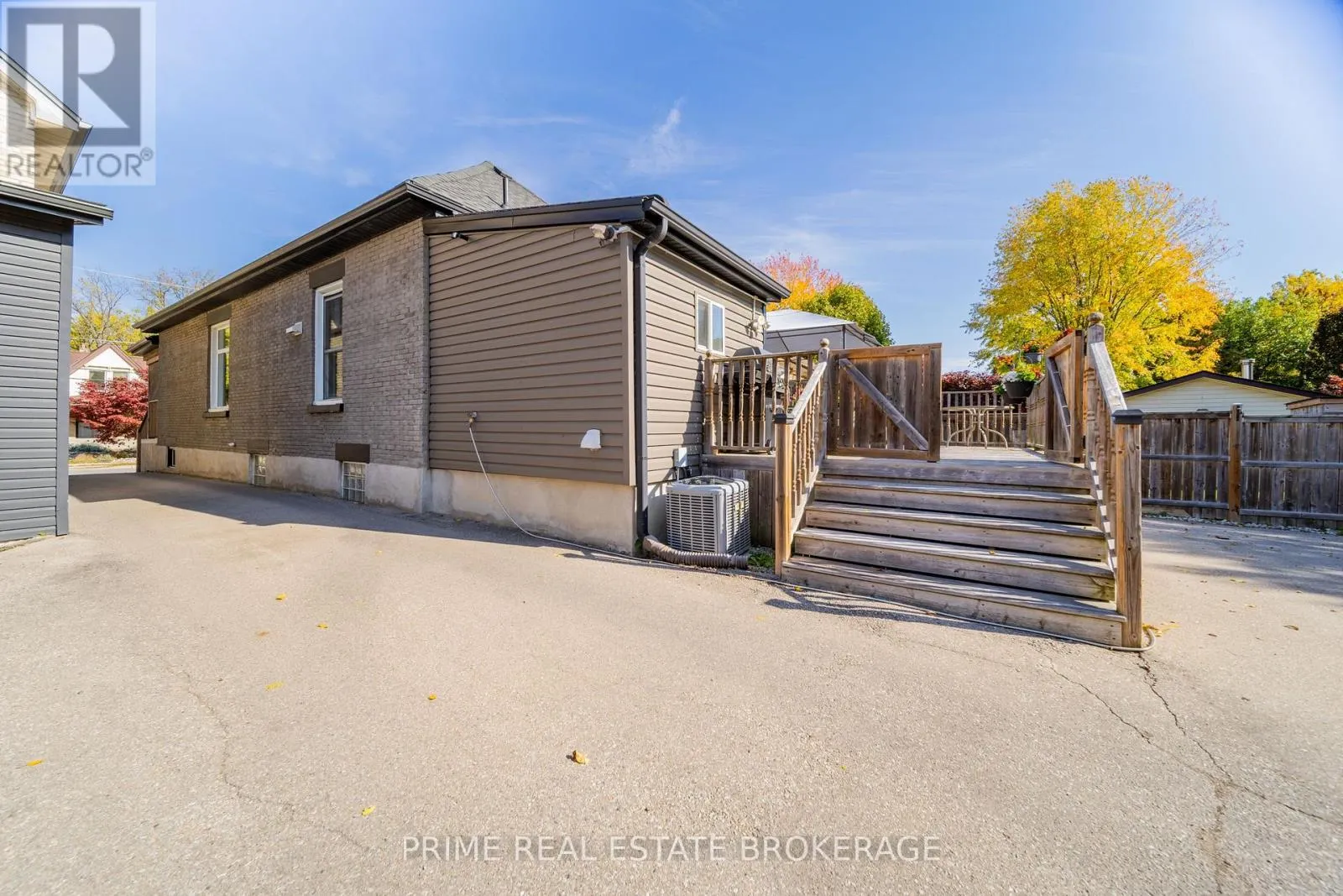 11 BRISCOE STREET E