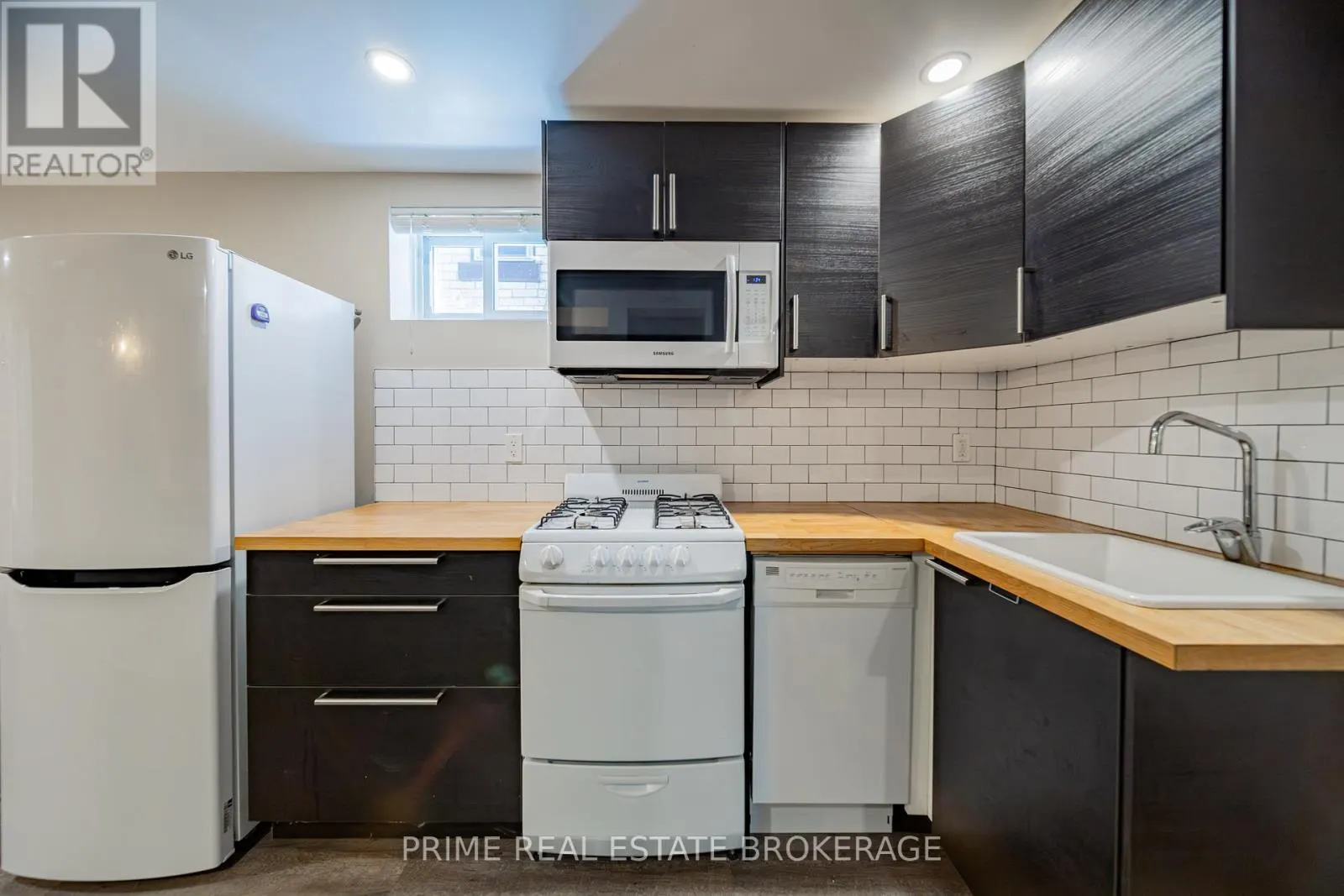 11 BRISCOE STREET E