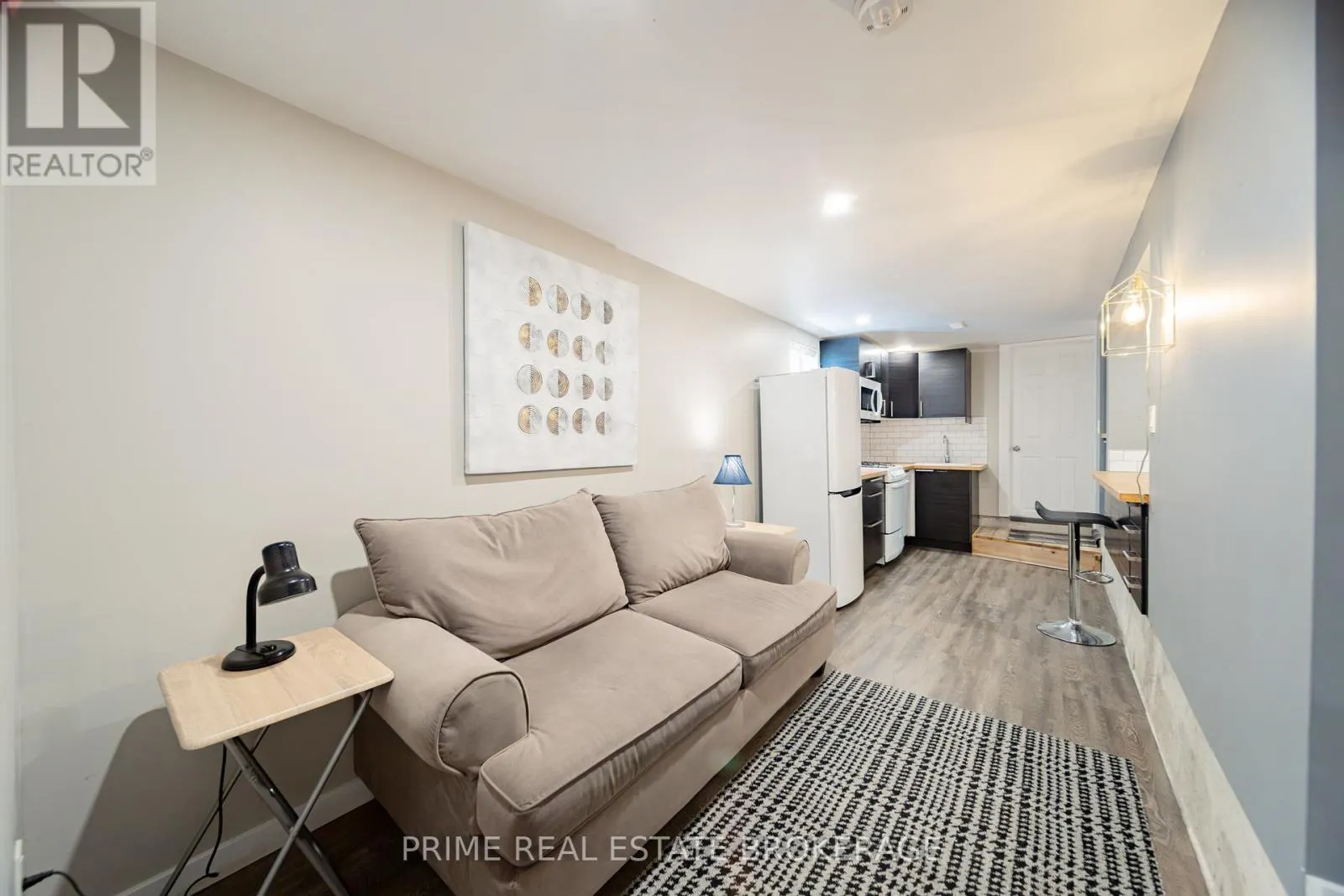 11 BRISCOE STREET E
