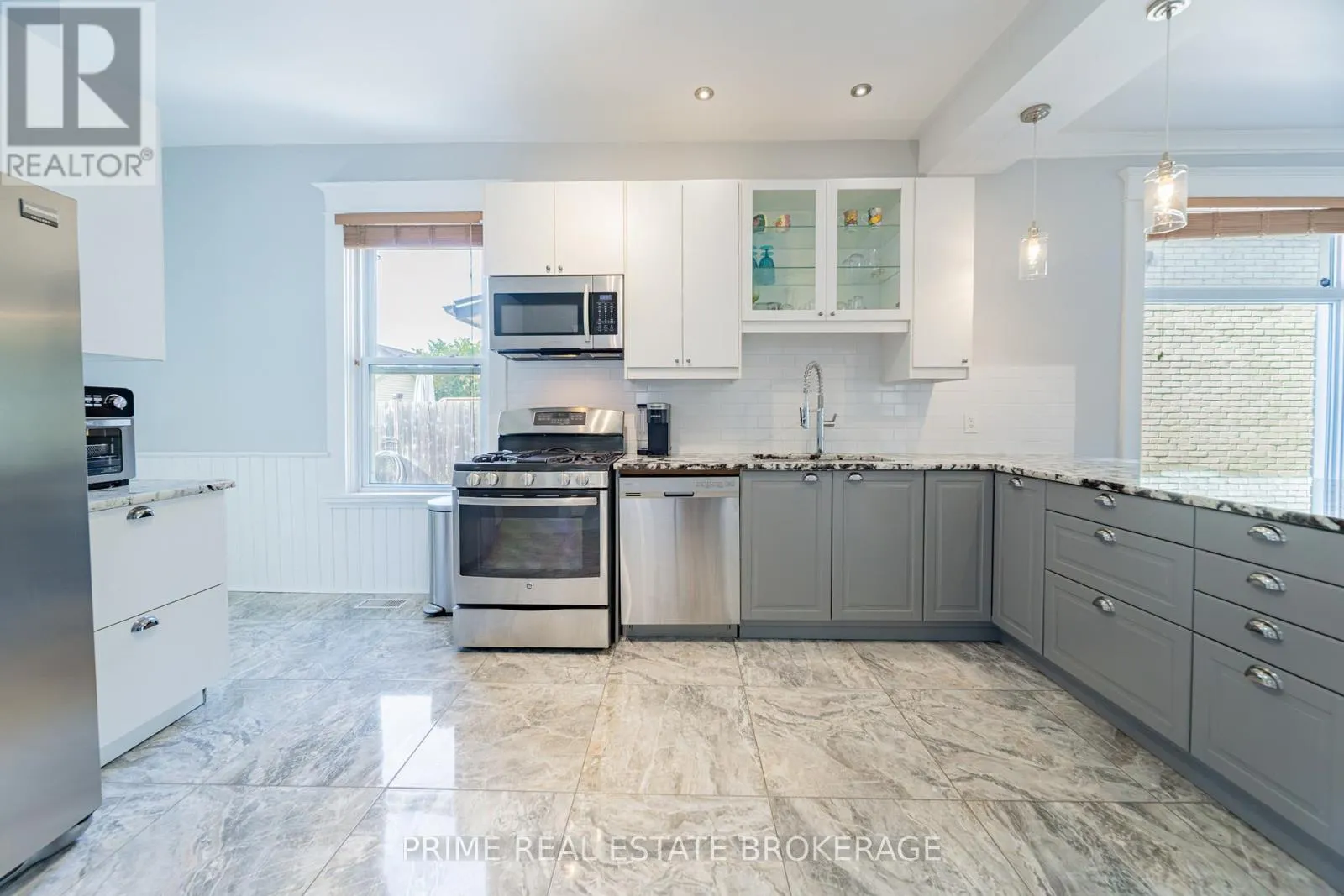 11 BRISCOE STREET E