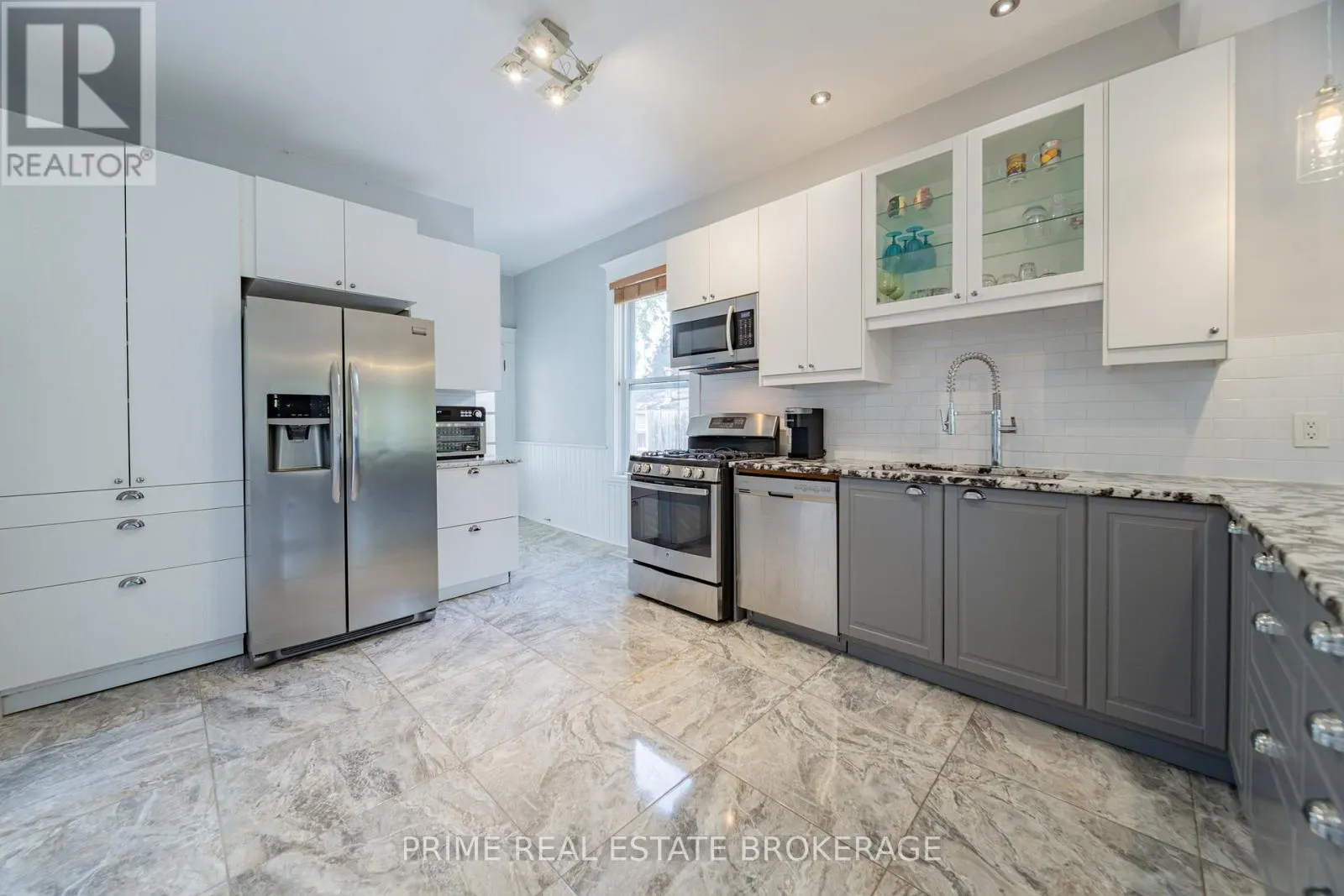 11 BRISCOE STREET E