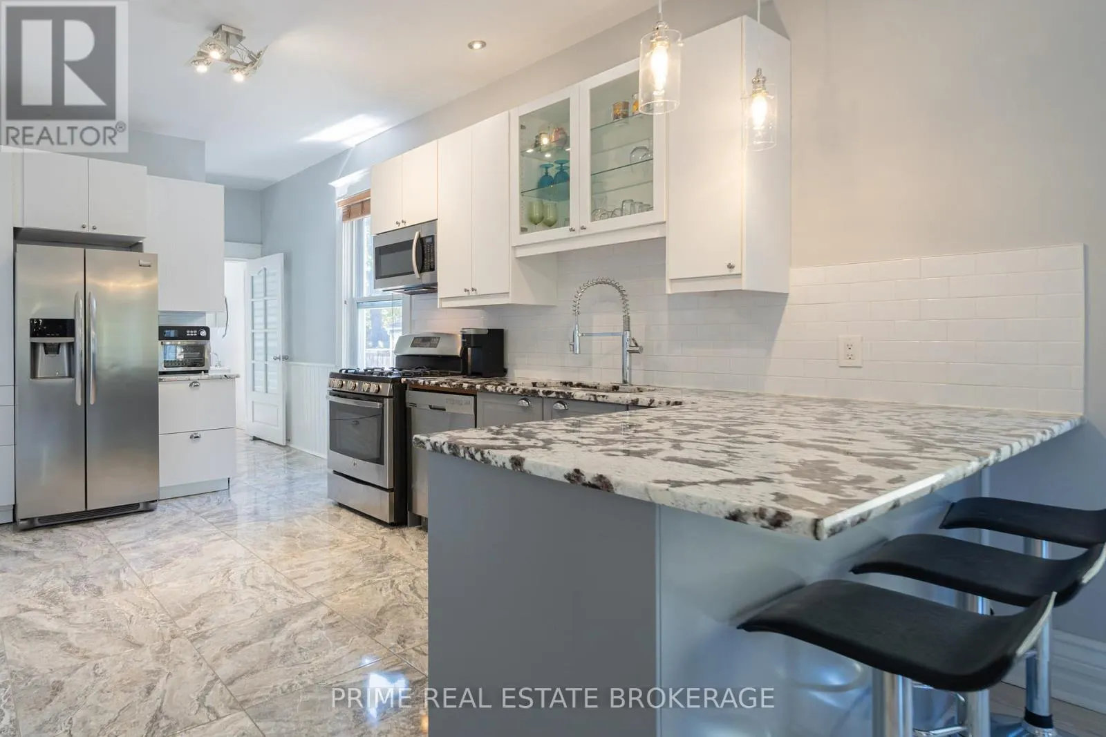 11 BRISCOE STREET E