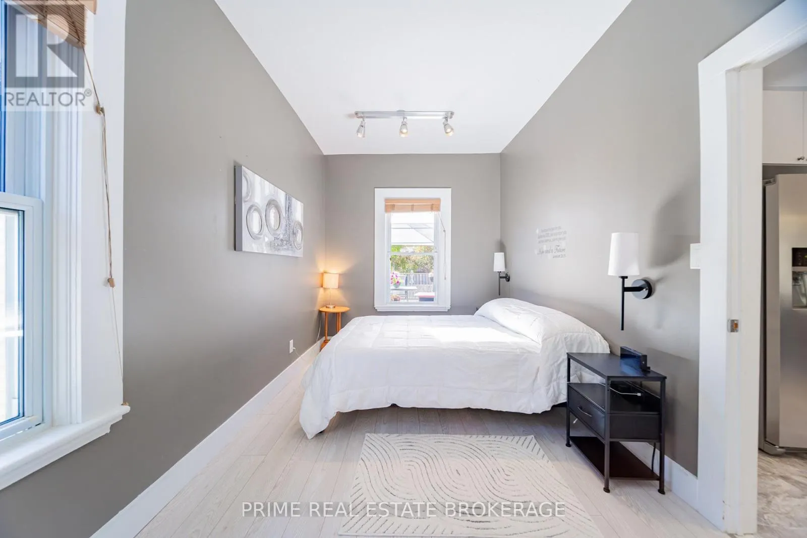 11 BRISCOE STREET E