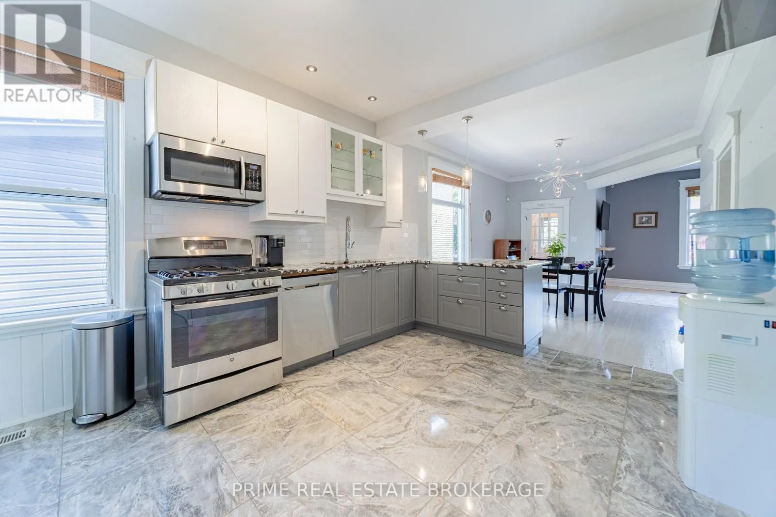 11 BRISCOE STREET E