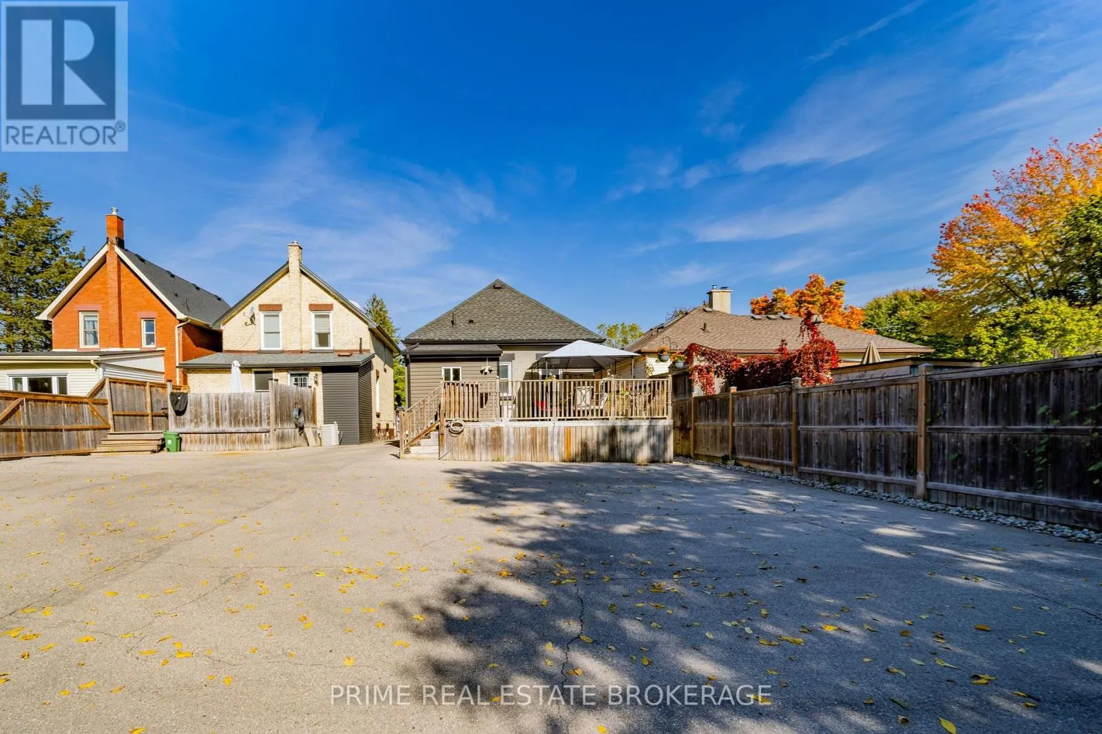 11 BRISCOE STREET E