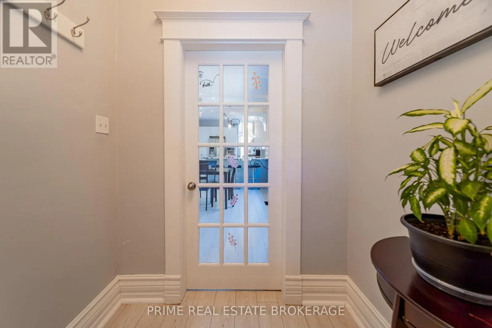 11 BRISCOE STREET E
