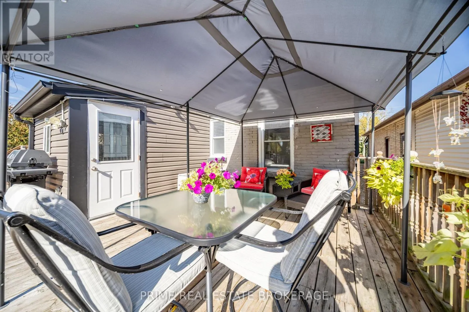 11 BRISCOE STREET E