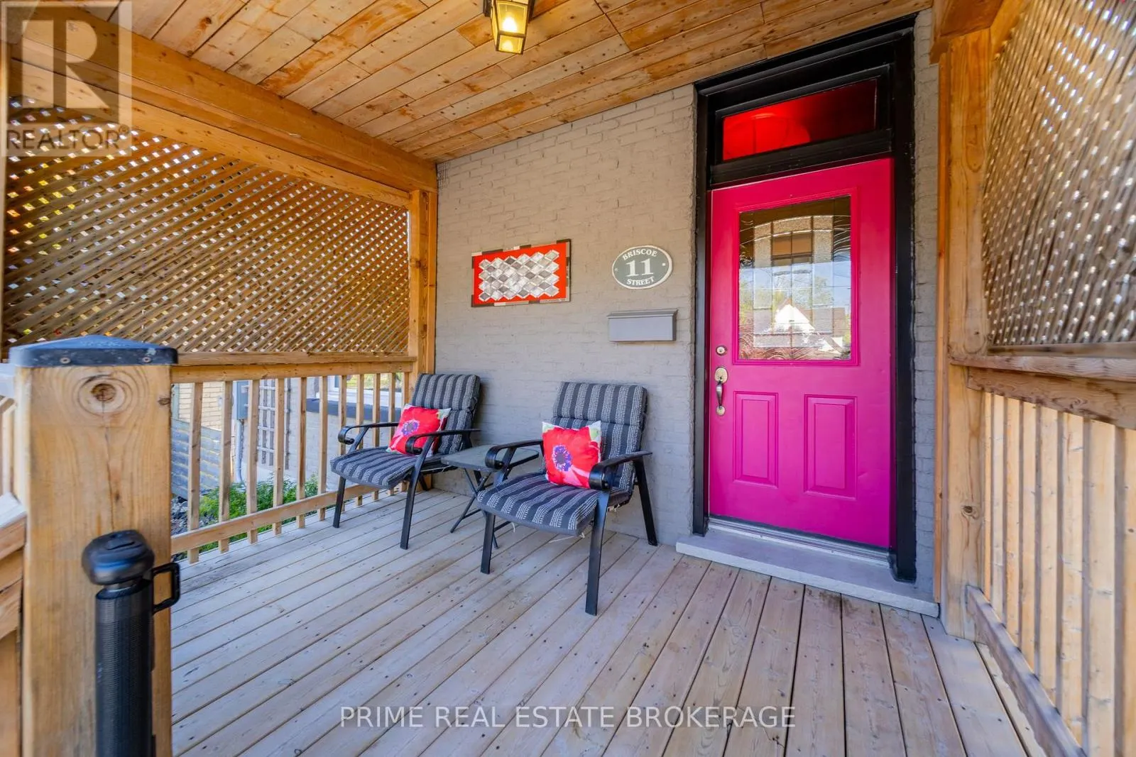 11 BRISCOE STREET E