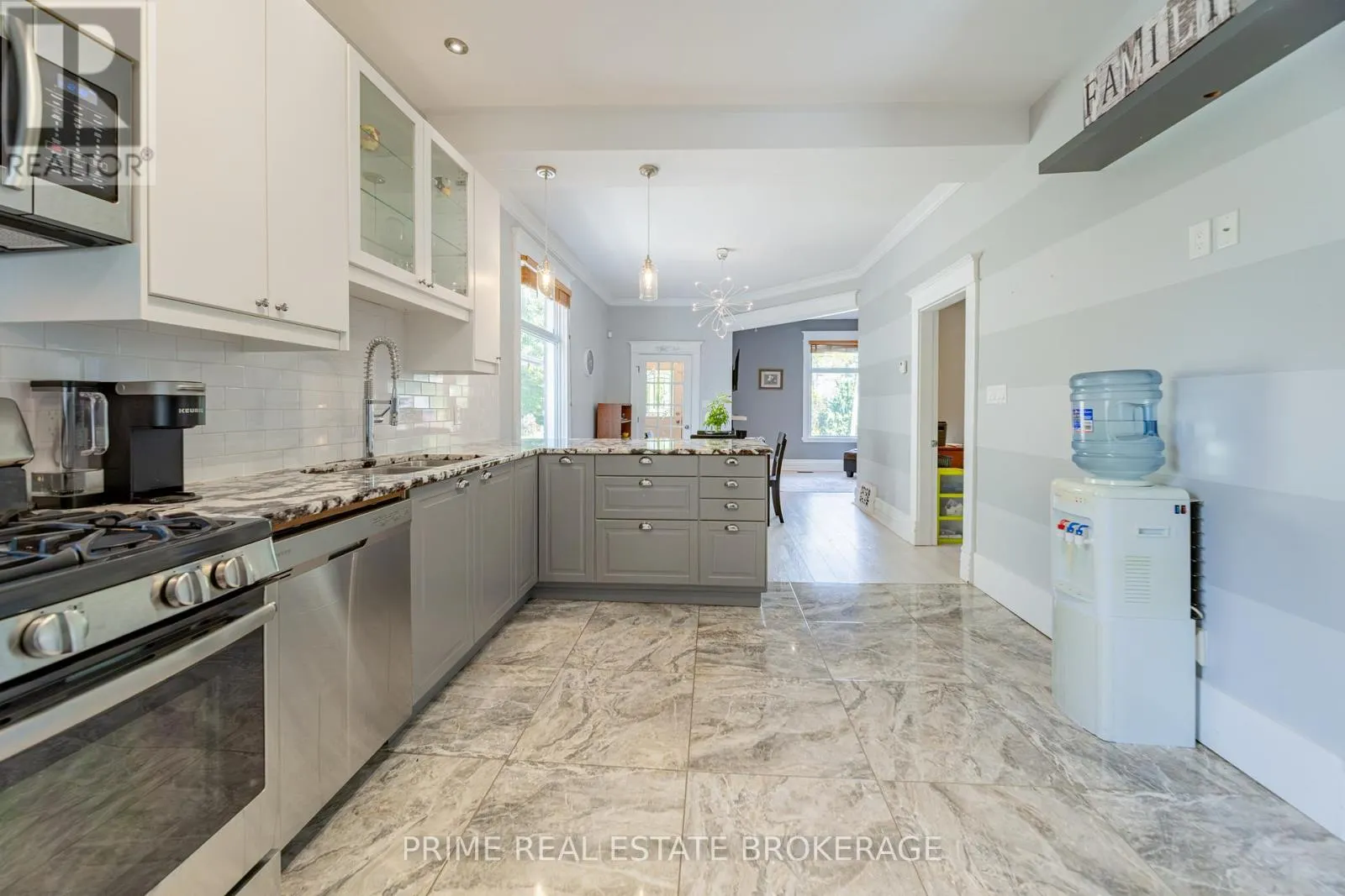 11 BRISCOE STREET E