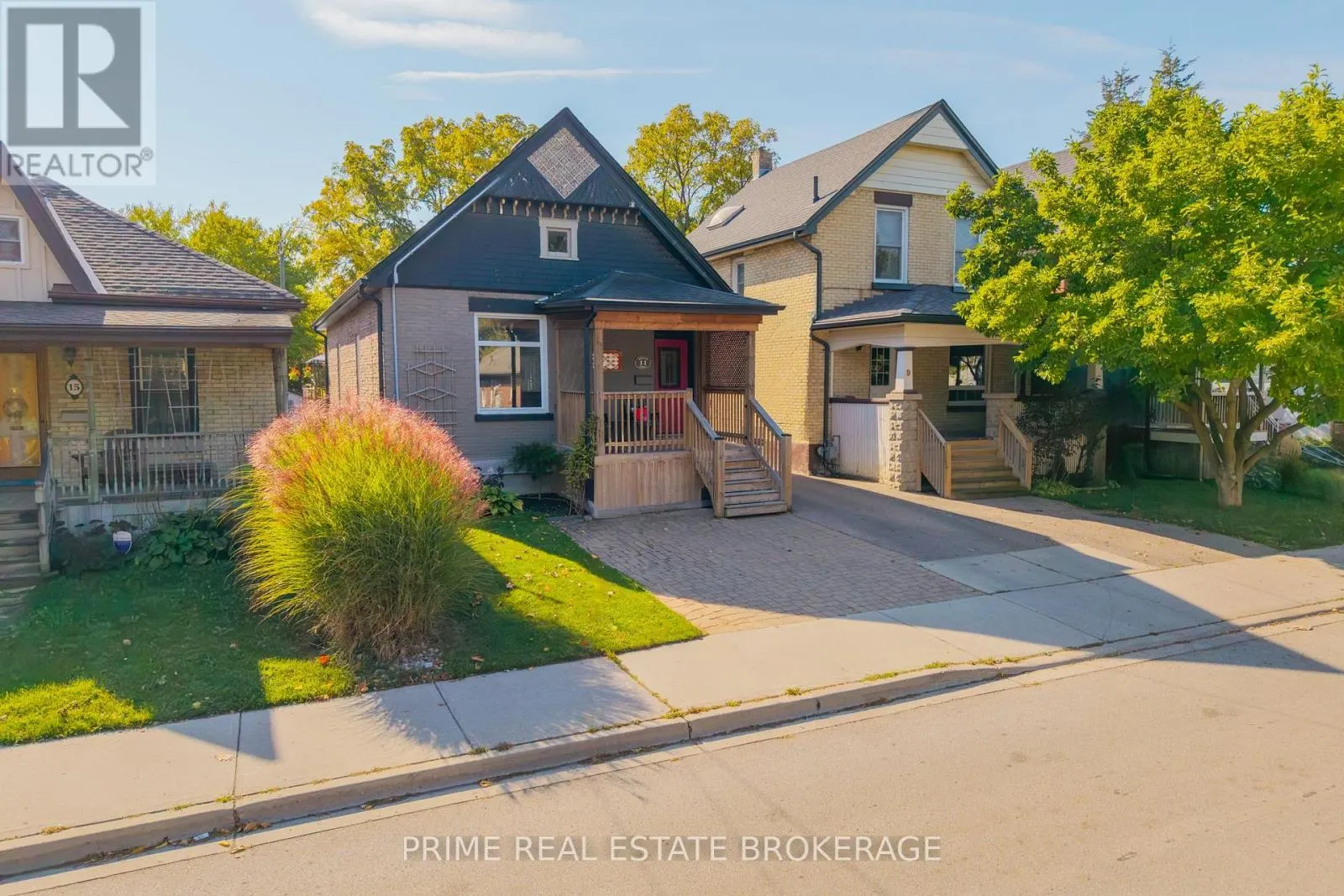 11 BRISCOE STREET E