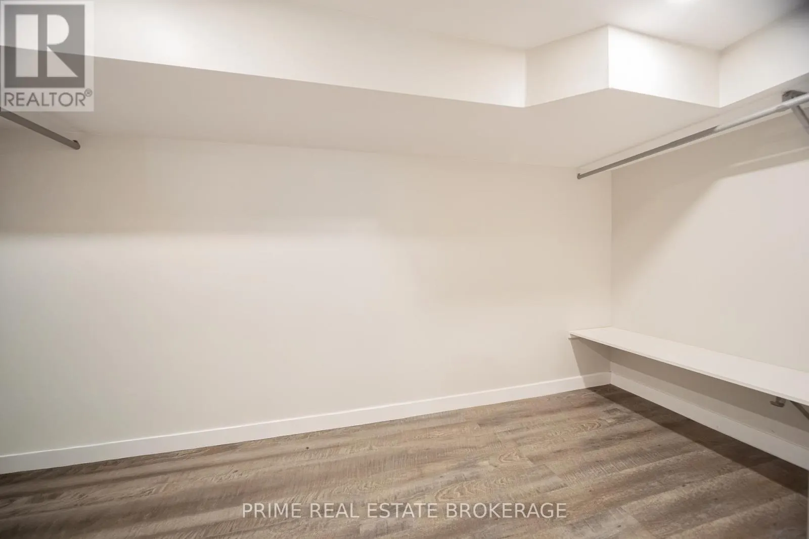 11 BRISCOE STREET E