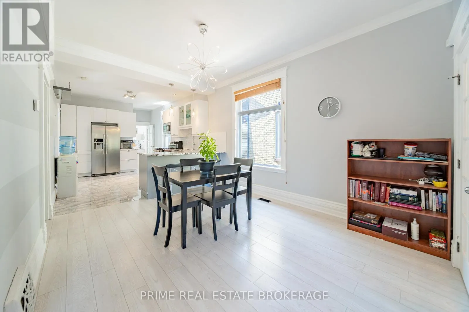 11 BRISCOE STREET E