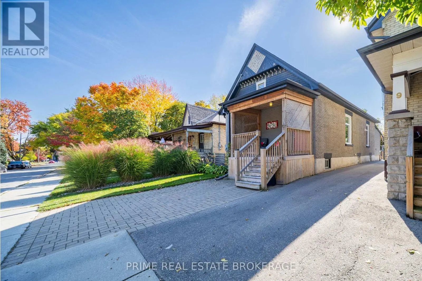 11 BRISCOE STREET E