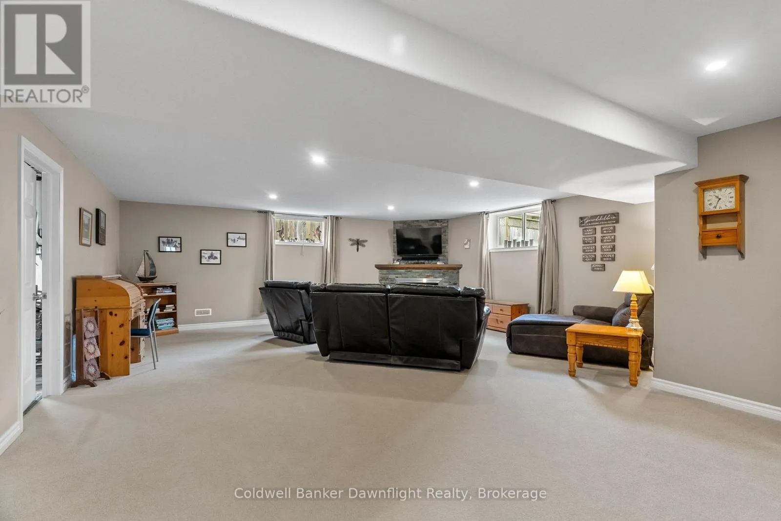 86 HURON STREET W